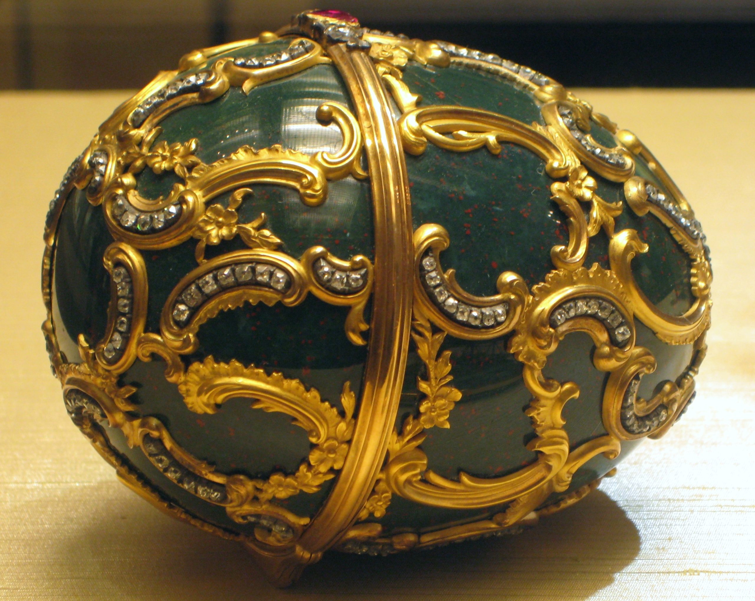 Uovo sul cocchio con cherubino Fabergé