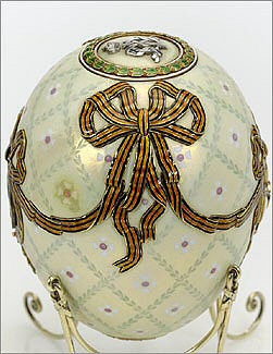 Uovo sul cocchio con cherubino Fabergé